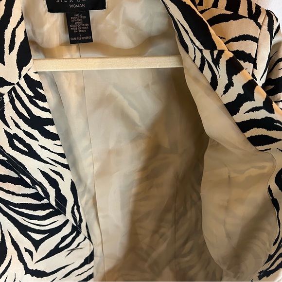 Silk land animal print blazer/jacket. Size large. Silk/cotton blend - Picture 8 of 12